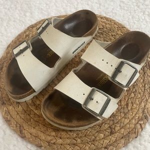 Birkenstock Women’s Arizona Slides // White Birkenstocks